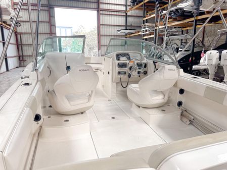 Robalo R207 Dual Console image