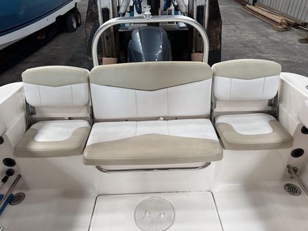 Robalo R207 Dual Console image