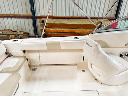 Robalo R207 Dual Console image