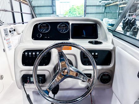 Robalo R207 Dual Console image