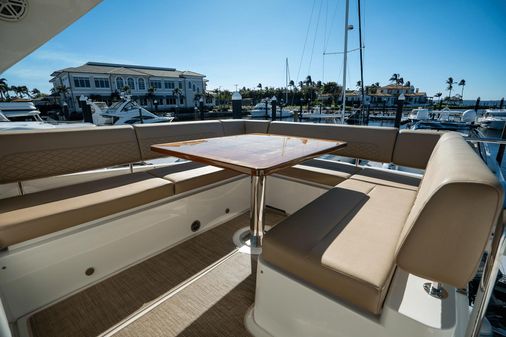 Sea Ray 590 FLY image