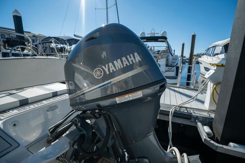 Sea Ray 590 FLY image