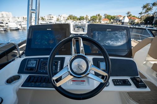 Sea Ray 590 FLY image