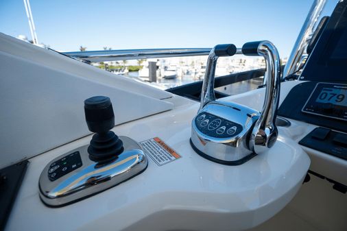 Sea Ray 590 FLY image