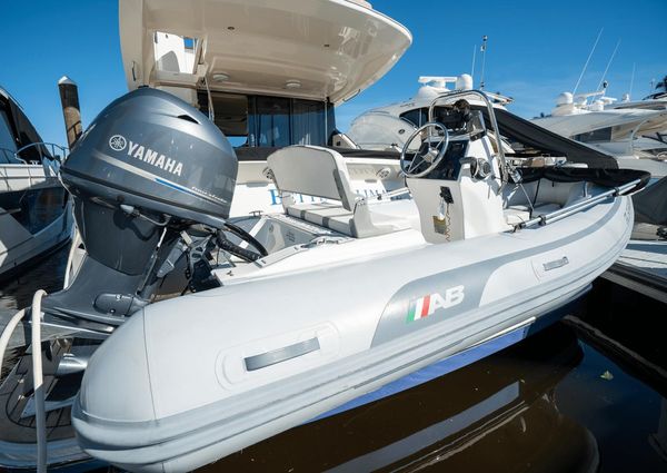 Sea Ray 590 FLY image