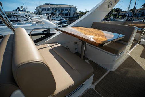 Sea Ray 590 FLY image