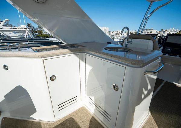 Sea Ray 590 FLY image