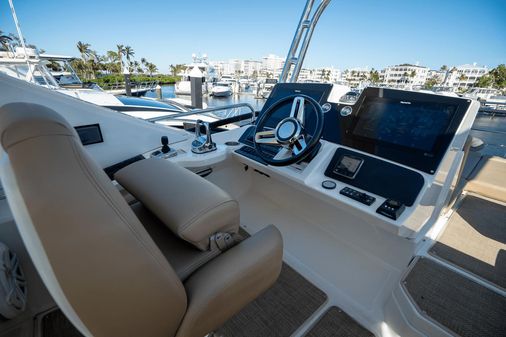 Sea Ray 590 FLY image