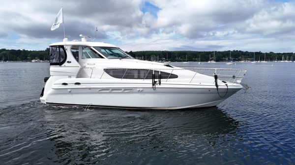 Sea Ray 390 Motor Yacht 