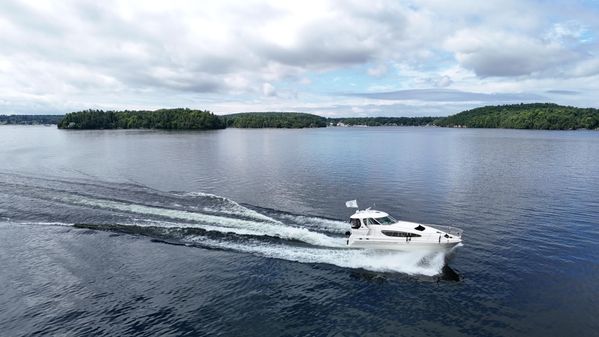 Sea Ray 390 Motor Yacht image