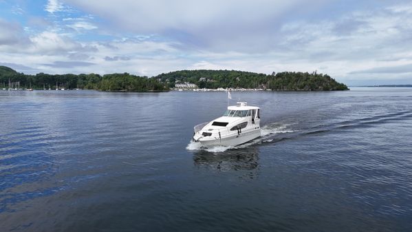 Sea Ray 390 Motor Yacht image