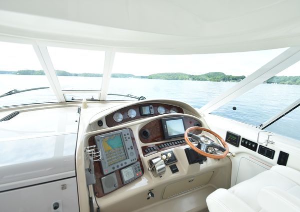 Sea Ray 390 Motor Yacht image