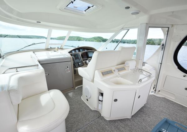 Sea Ray 390 Motor Yacht image