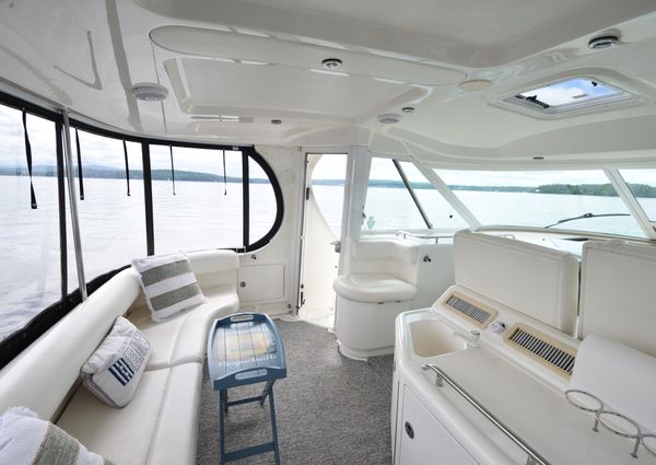 Sea Ray 390 Motor Yacht image