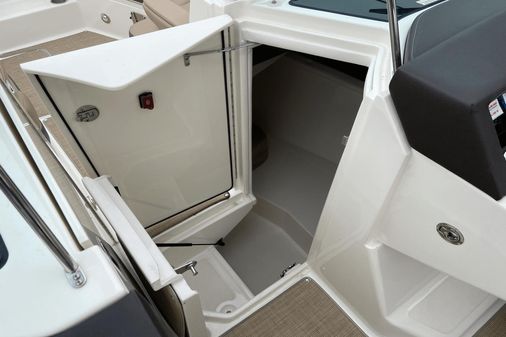 Sea Ray 350 SLX image