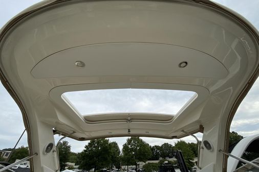 Sea Ray 350 SLX image