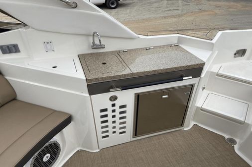 Sea Ray 350 SLX image