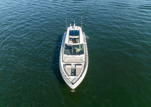 Cruisers Yachts Seakeeper image
