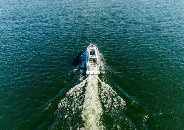 Cruisers Yachts Seakeeper image