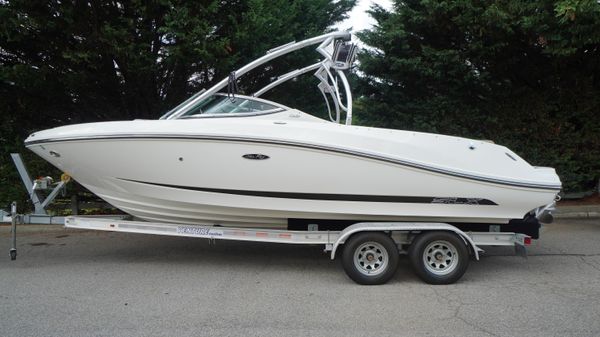 Sea Ray 230 SLX