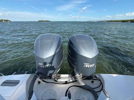 Everglades 295-CENTER-CONSOLE image