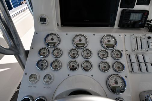 Fountain 38 Center Console image