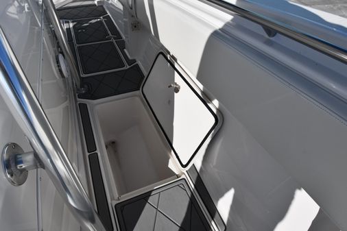 Fountain 38 Center Console image