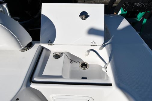 Fountain 38 Center Console image