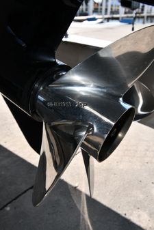Fountain 38 Center Console image