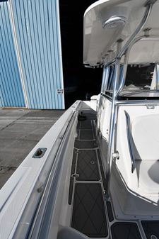 Fountain 38 Center Console image