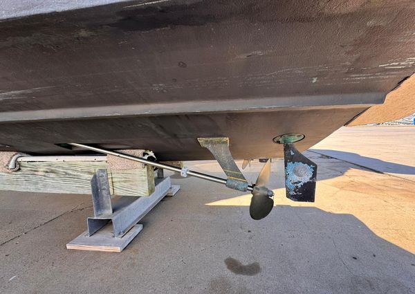 Bertram 28 Moppie image