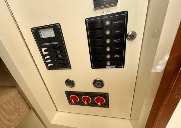 Bertram 28 Moppie image