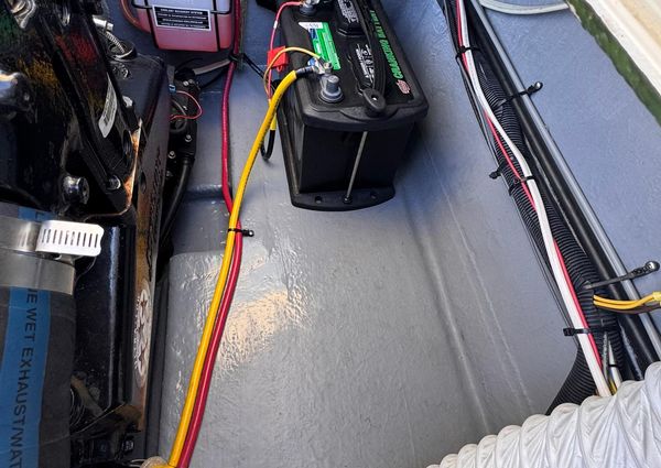 Bertram 28 Moppie image