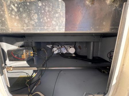 Bertram 28 Moppie image