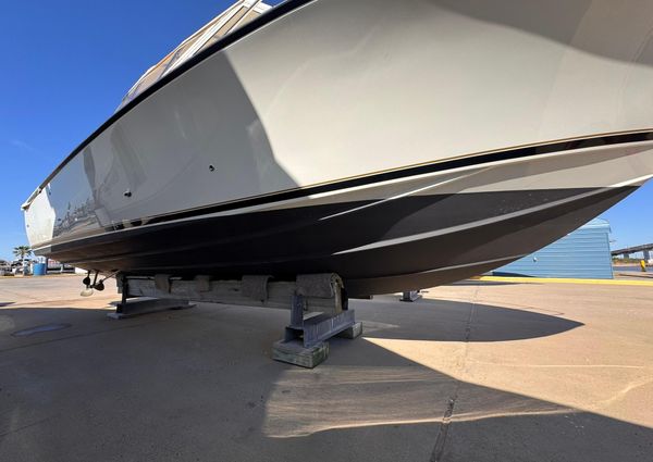 Bertram 28 Moppie image