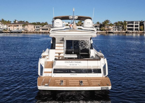 Galeon 560 Fly image