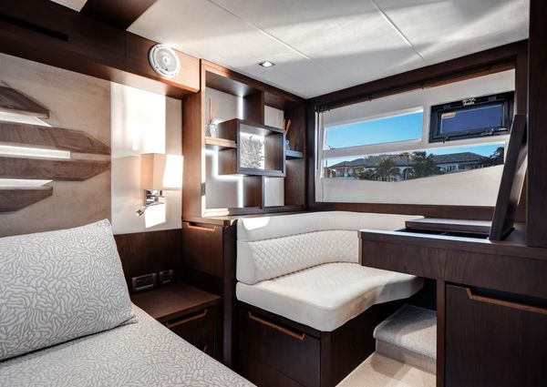 Galeon 560 Fly image