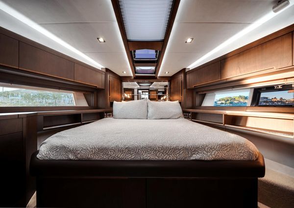 Galeon 560 Fly image