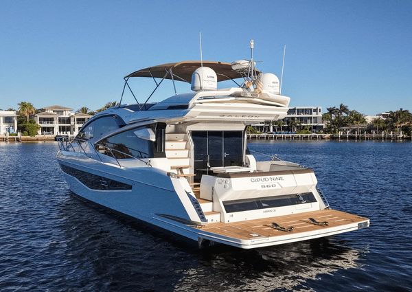 Galeon 560 Fly image