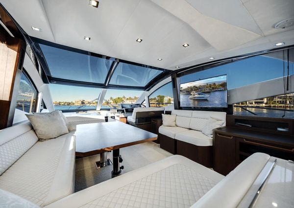 Galeon 560 Fly image