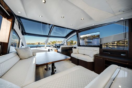 Galeon 560 Fly image