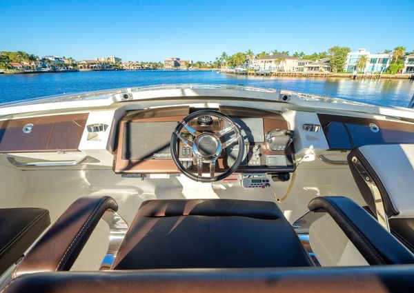 Galeon 560 Fly image