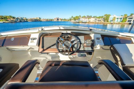 Galeon 560 Fly image