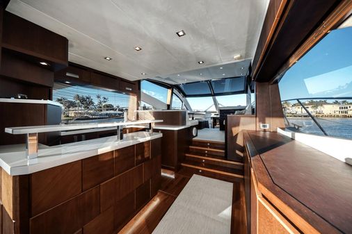 Galeon 560 Fly image