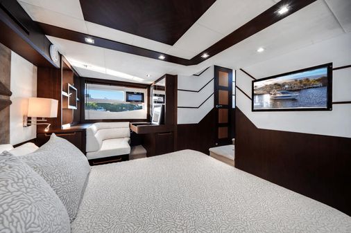 Galeon 560 Fly image