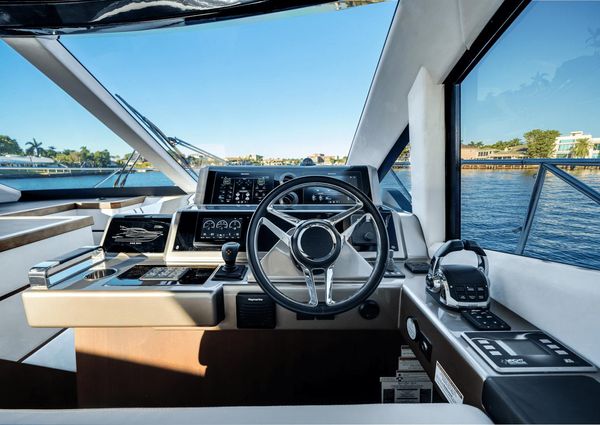 Galeon 560 Fly image