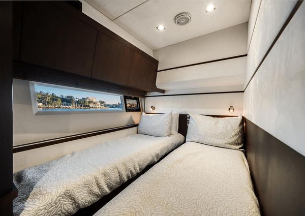 Galeon 560 Fly image