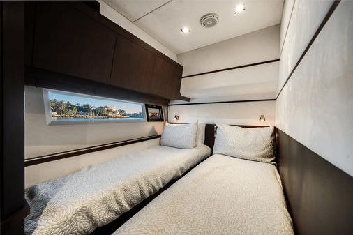 Galeon 560 Fly image