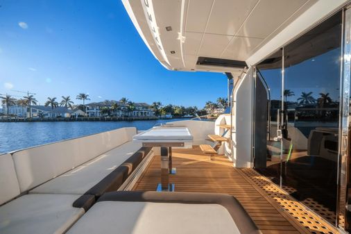 Galeon 560 Fly image