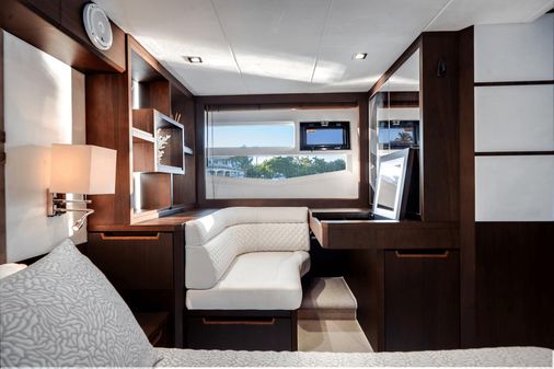 Galeon 560 Fly image